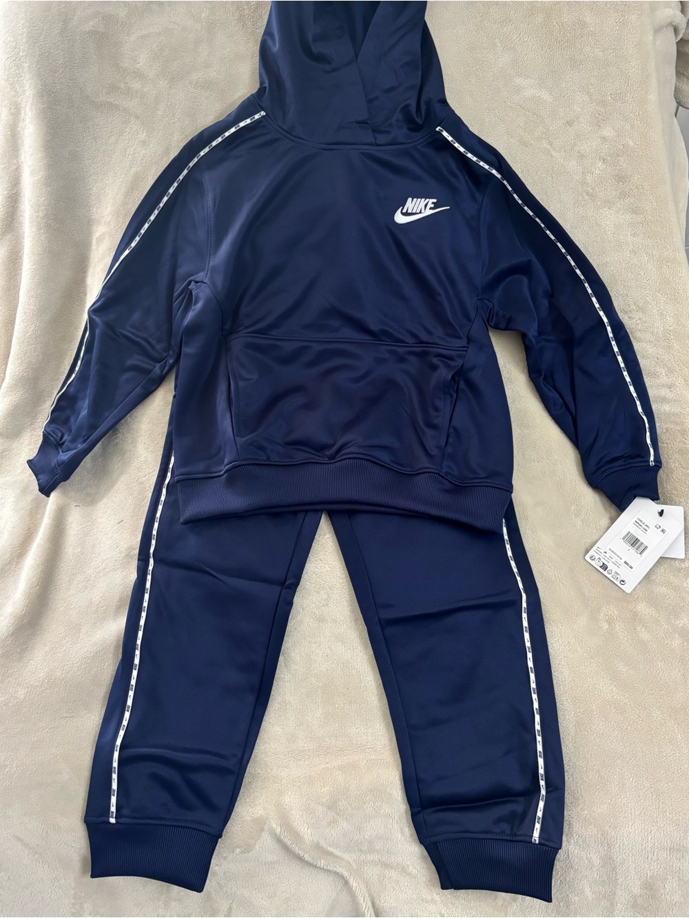 Nike Kids Navy Blue Hoodie & Jogger Set with White Logo size 7 boys